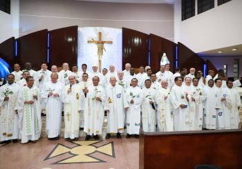 Terceiro dia da novena em honra a Santa Terezinha contou com a presença dos Missionários do Verbo Divino da Província Brasil Sul