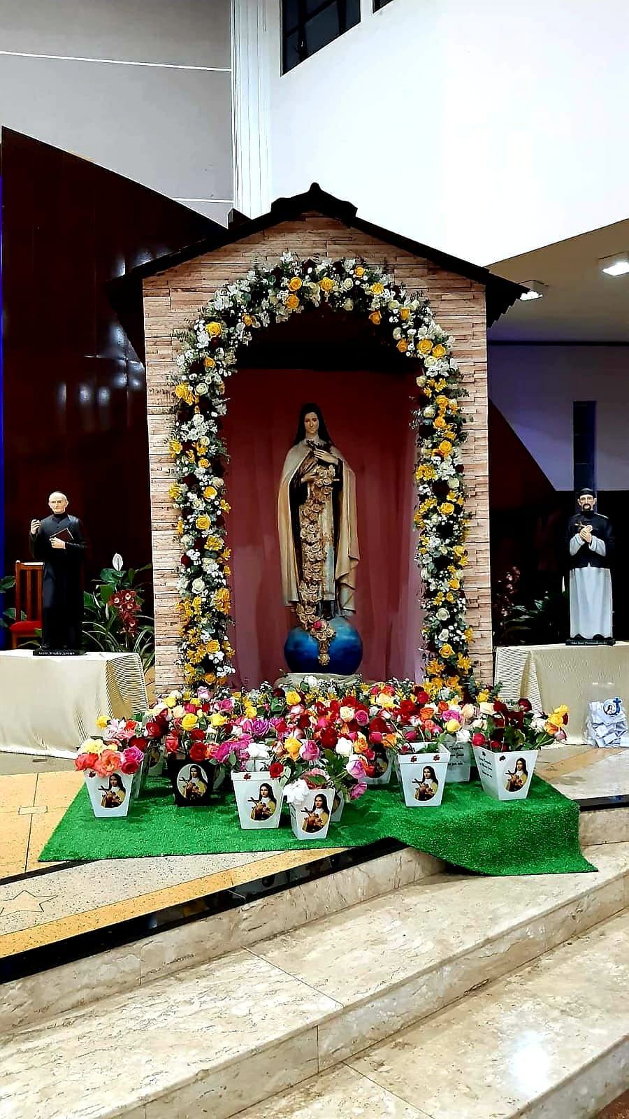 Novena em honra 脿  Santa Terezinha re煤ne devotos de v谩rias Par贸quias da Diocese de Guarapuavaas
